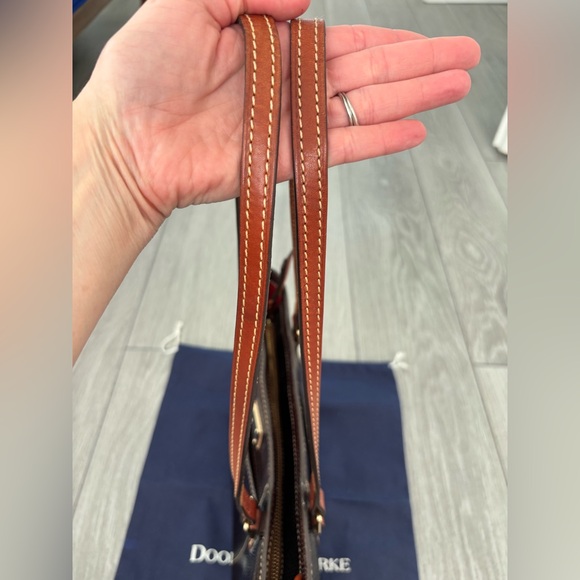 Dooney & Bourke Tote Bag in EUC. Comes w/branded dustbag. Absolutely beautiful. - Picture 7 of 14